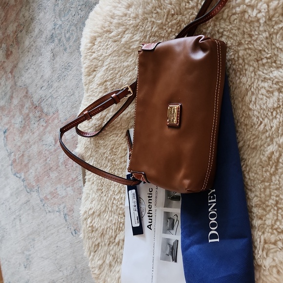 Gorgeous Dooney & Bourke Natural Tan Leather Pouchette Crossbody Bag 🤎 - Picture 11 of 14